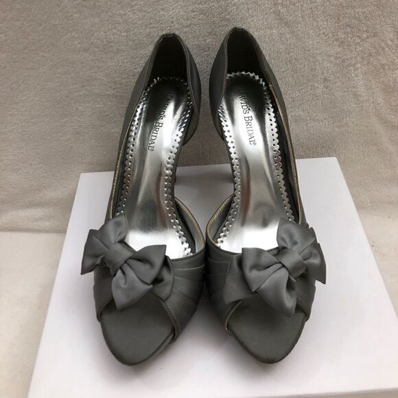David’s Bridal grey bow heels bridesmaid 7.5M - Picture 2 of 8
